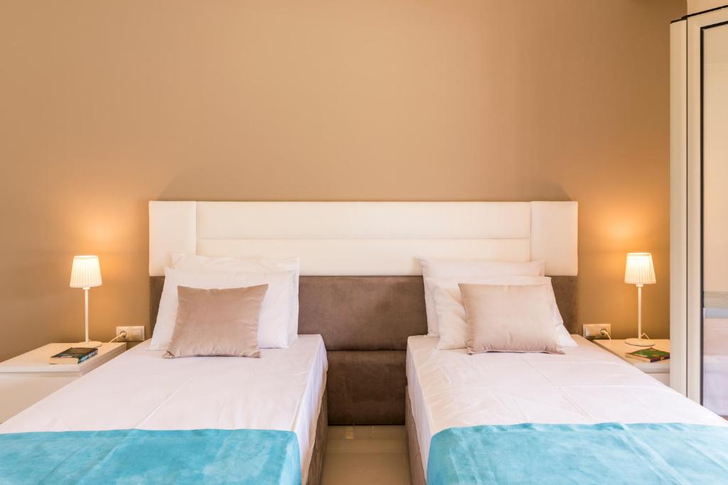A bed or beds in a room at Villa Johnnie
