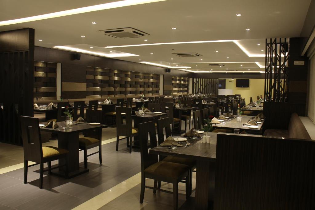 Restaurace v ubytování Hotel Platinum Inn