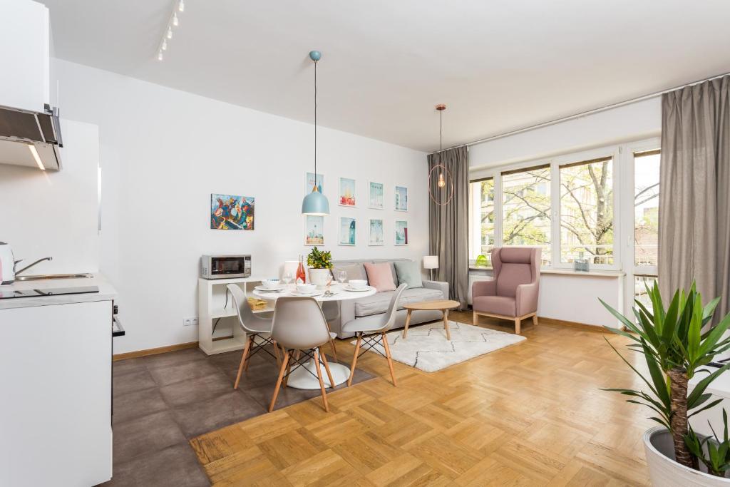 a kitchen and living room with a table and chairs at ShortStayPoland Krucza (B34) in Warsaw