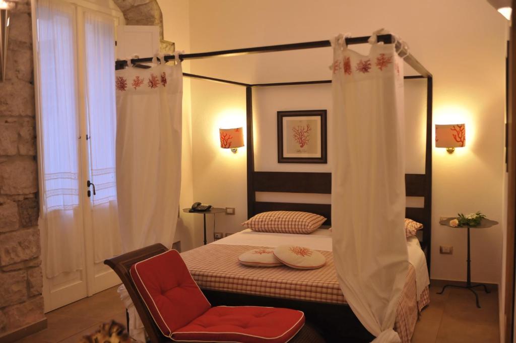 En eller flere senger på et rom på Hotel Villa Pimpina
