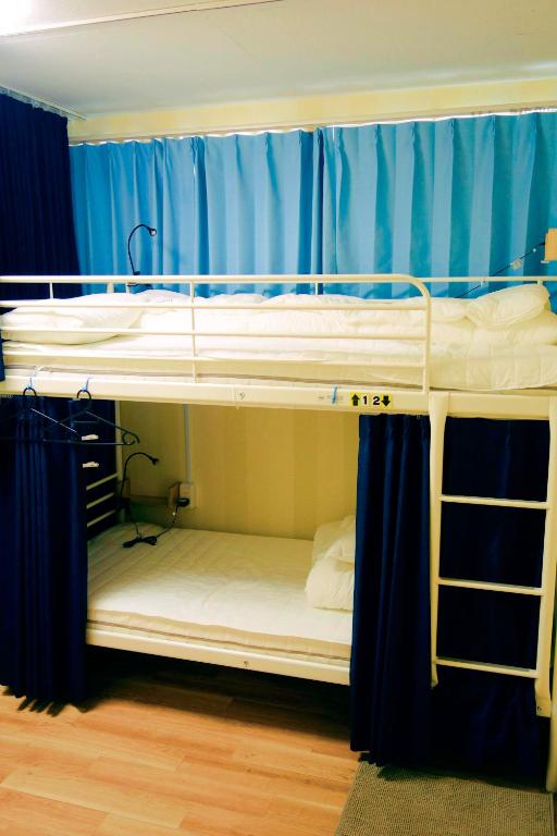 Palanda nebo palandy na pokoji v ubytování Fukuoka Tabiji Hostel & Guesthouse