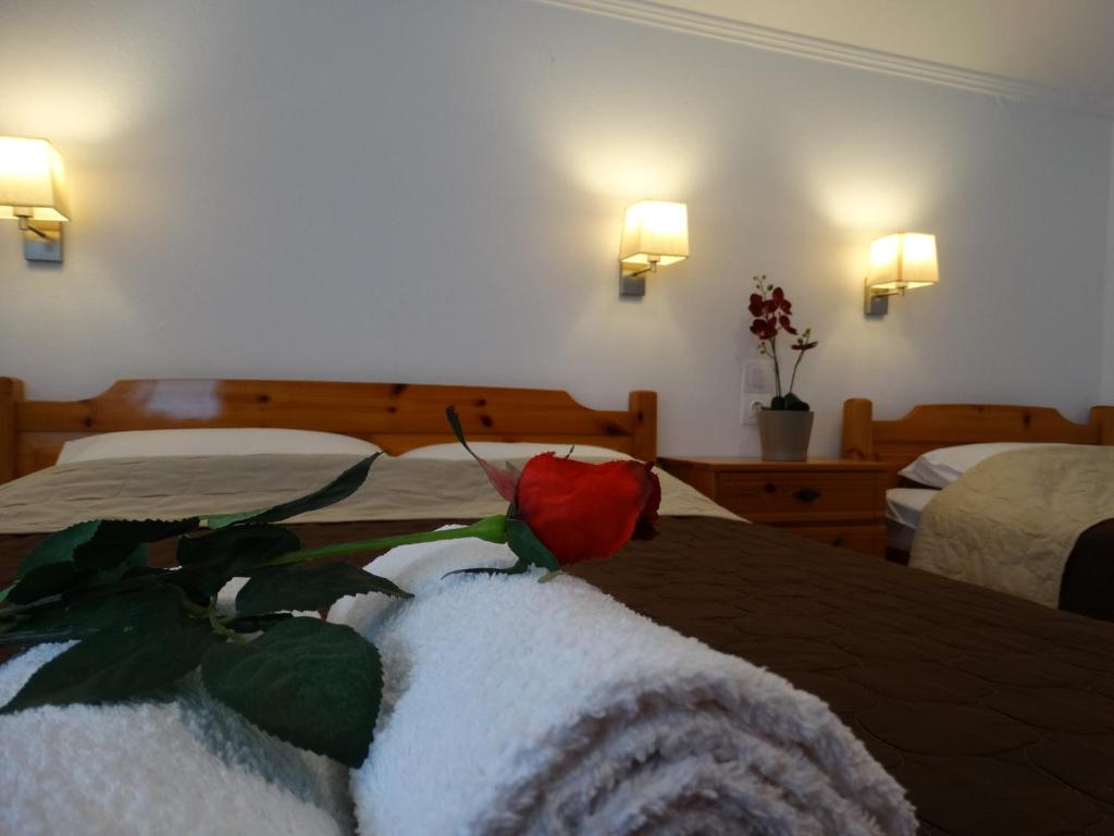 A bed or beds in a room at Christakos Apartments