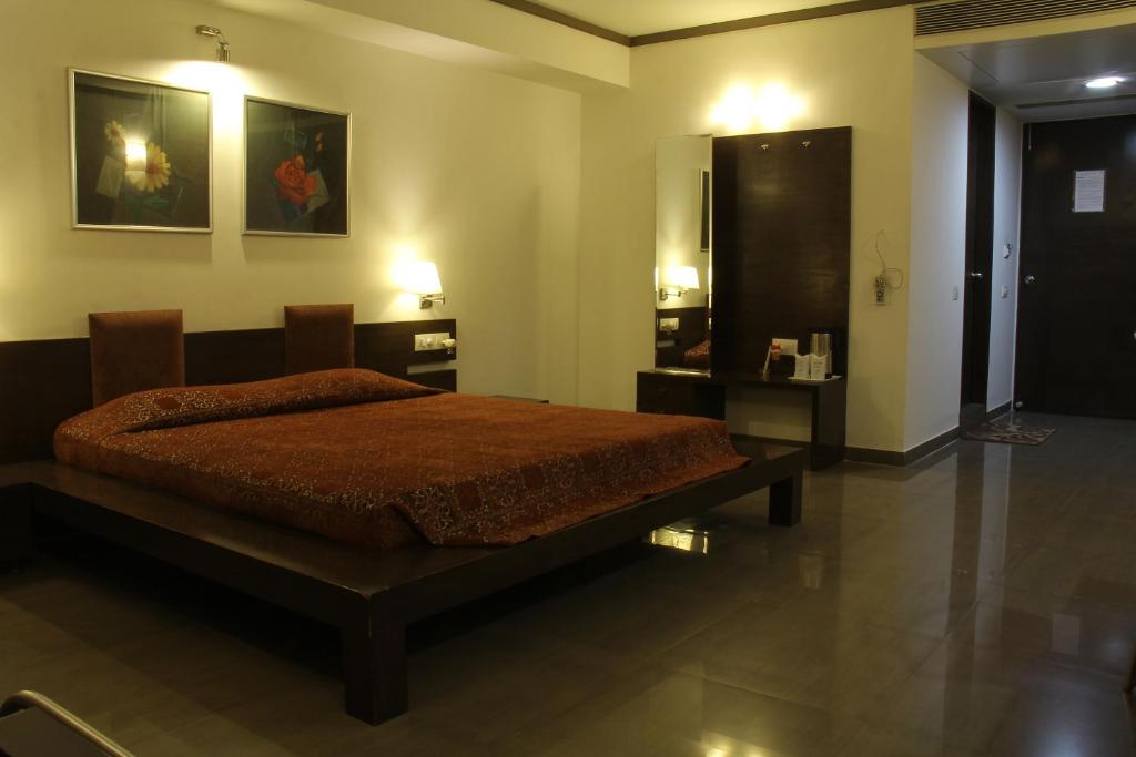 Postel nebo postele na pokoji v ubytování Hotel Platinum Inn