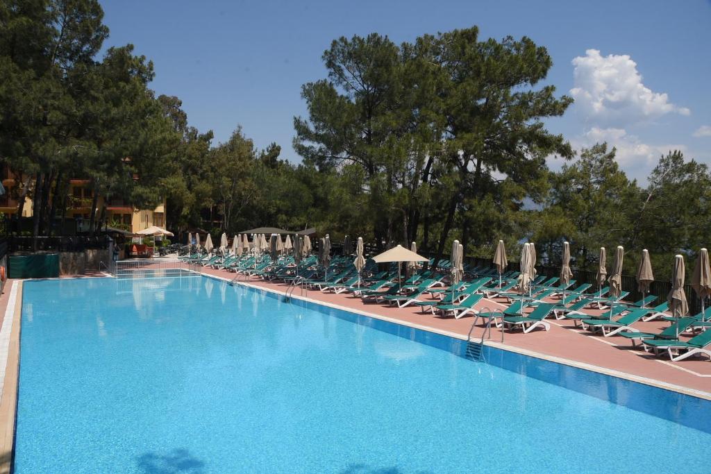 Bazén v ubytování Marmaris Park Hotel nebo v jeho okolí