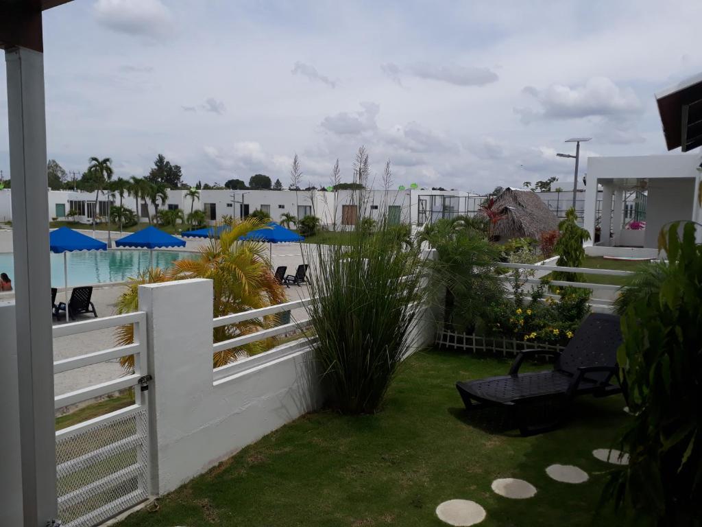 a backyard with a white fence and a pool at Villa Guzman in Río Hato