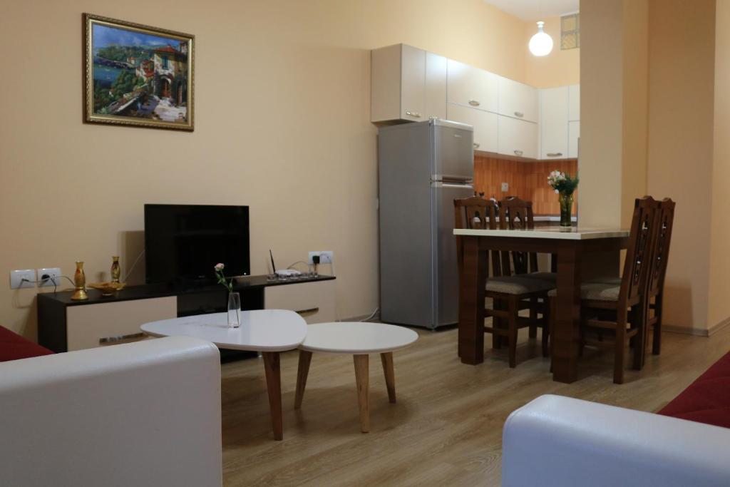 Belleview Apartment 5 - Image 4
