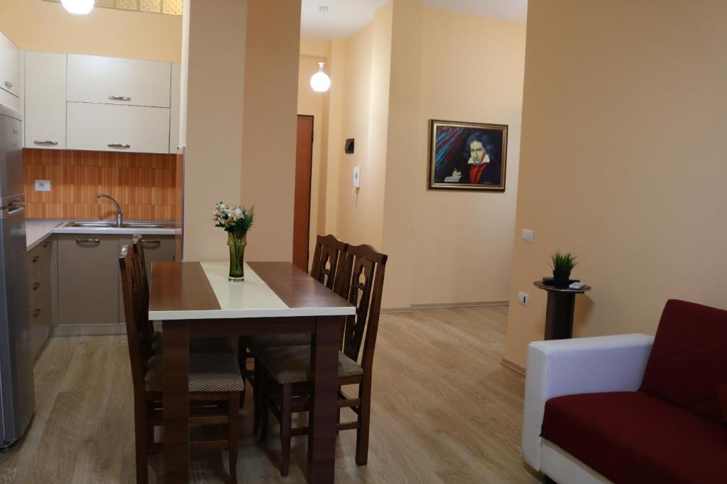 Belleview Apartment 5 - Image 9