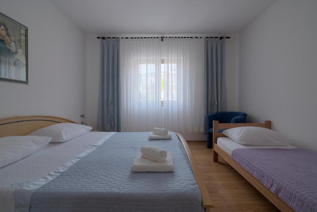 Postel nebo postele na pokoji v ubytování Apartman Ruža