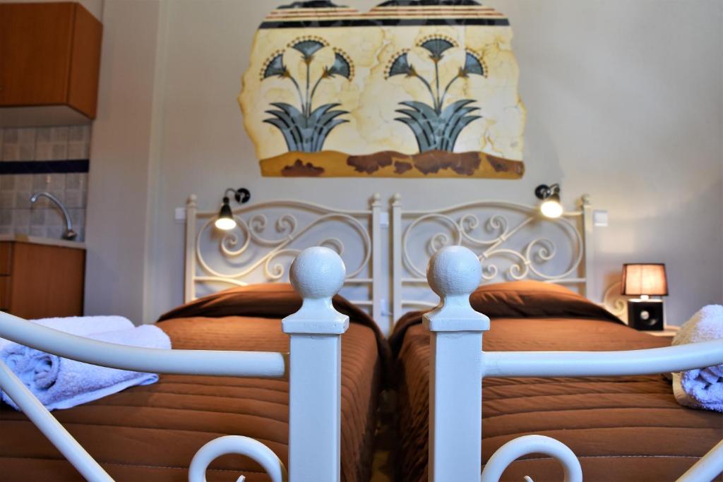 Postel nebo postele na pokoji v ubytování Kafouros Hotel