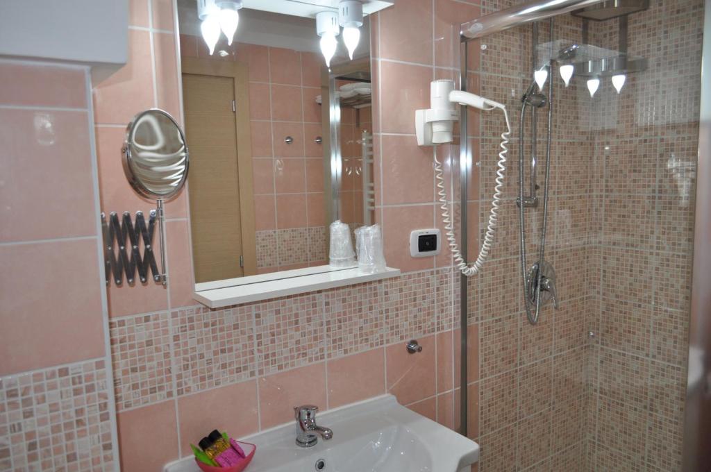 A bathroom at 7 Contrade
