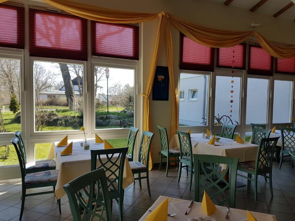 Restaurace v ubytování Hotel Alt Wittower Krug