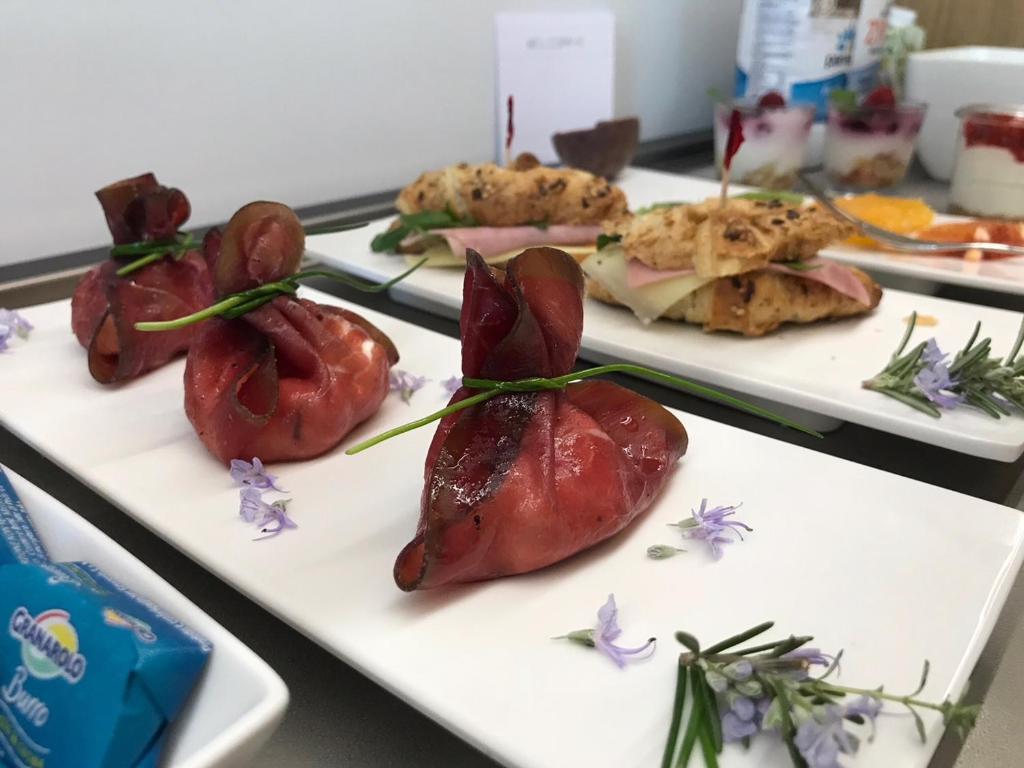 Eten bij of ergens in de buurt van het hotel

