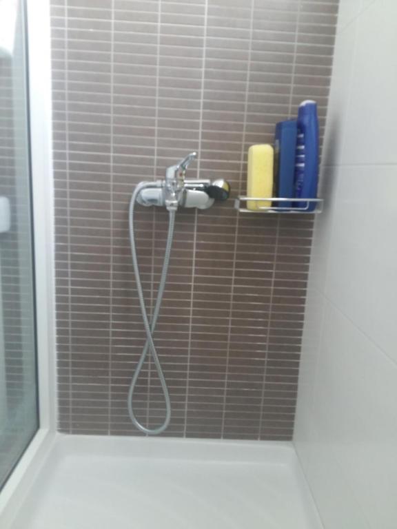 Grace Apartments tesisinde bir banyo