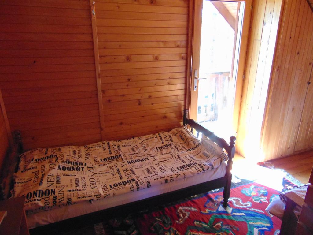 Postel nebo postele na pokoji v ubytování Tarski dom