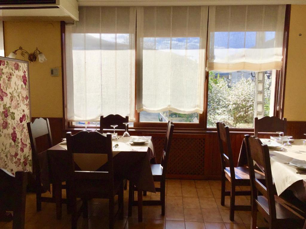 A restaurant or other place to eat at Hotel Rural Nova Ruta