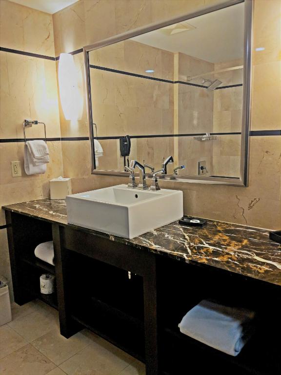 Ein Badezimmer in der Unterkunft Miccosukee Casino &amp; Resort