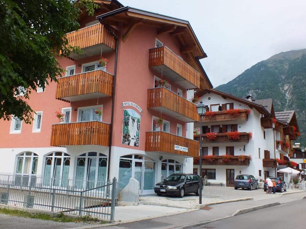 Nespecifikovaný výhled na hory nebo výhled na hory při pohledu z hotelu