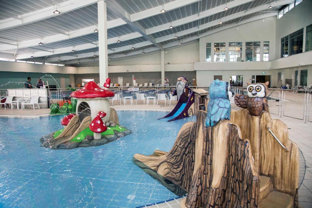 Bazén v ubytování Ramat Rachel Resort nebo v jeho okolí