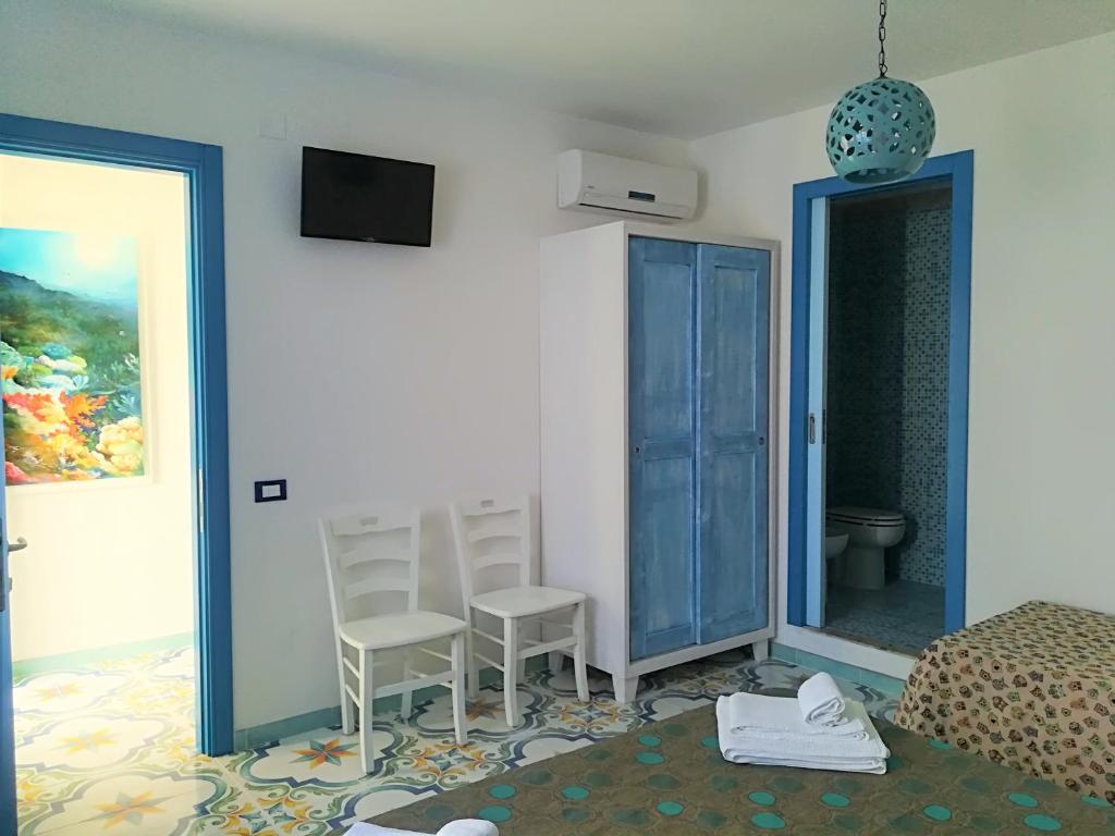 A seating area at Camere D'Aragona