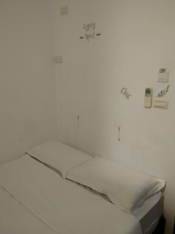 Postel nebo postele na pokoji v ubytování SleepBox Hostel