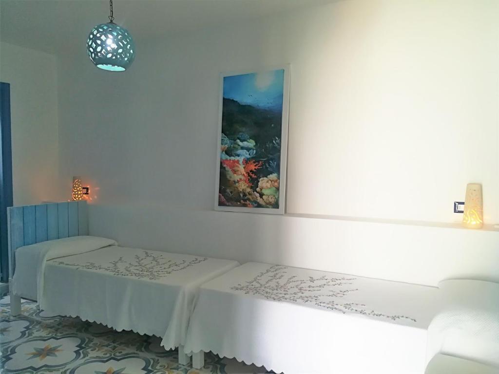 A bed or beds in a room at Camere D'Aragona