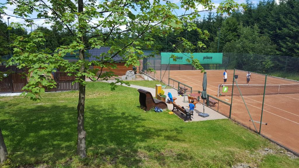Tenis a/nebo squash v ubytování Hotel Na Dolině nebo okolí