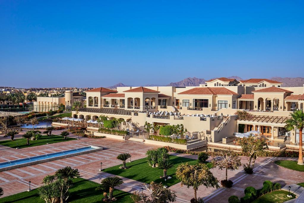 Bazén v ubytování JAZ Mirabel Resort nebo v jeho okolí