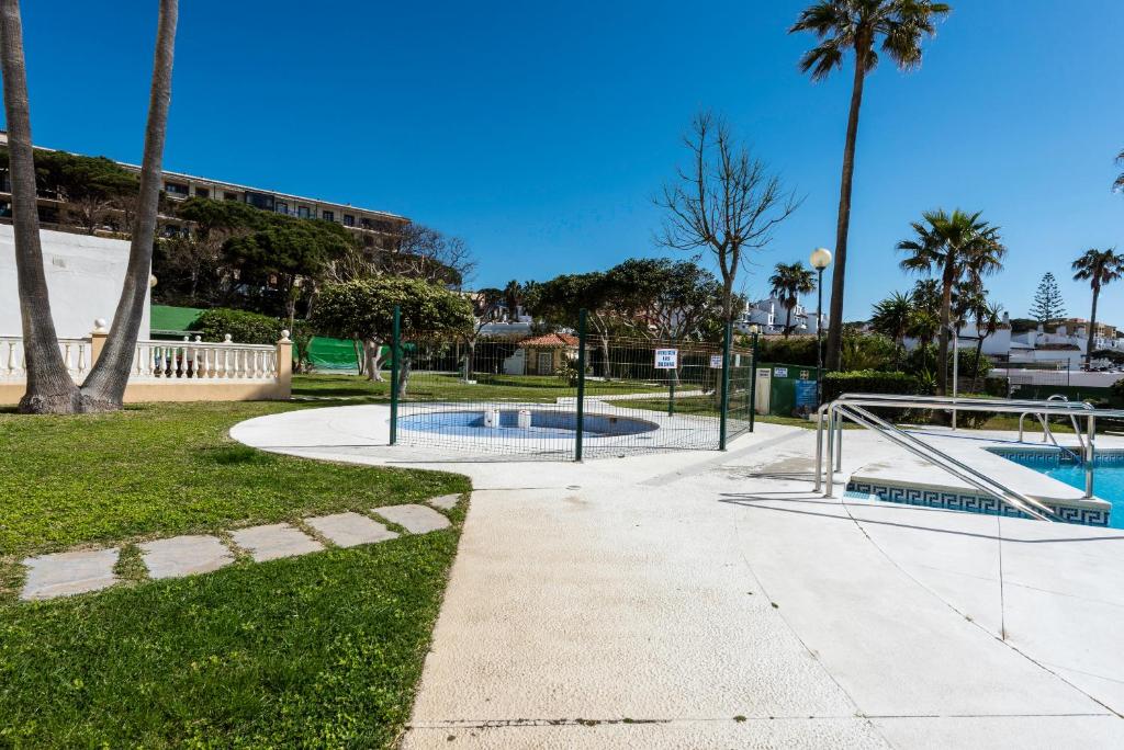 Bazén v ubytování Nest Studio Playa Alhamar nebo v jeho okolí