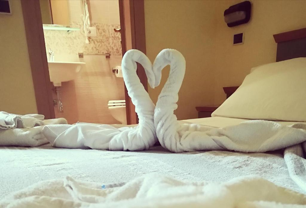 Postel nebo postele na pokoji v ubytování Hotel Impero