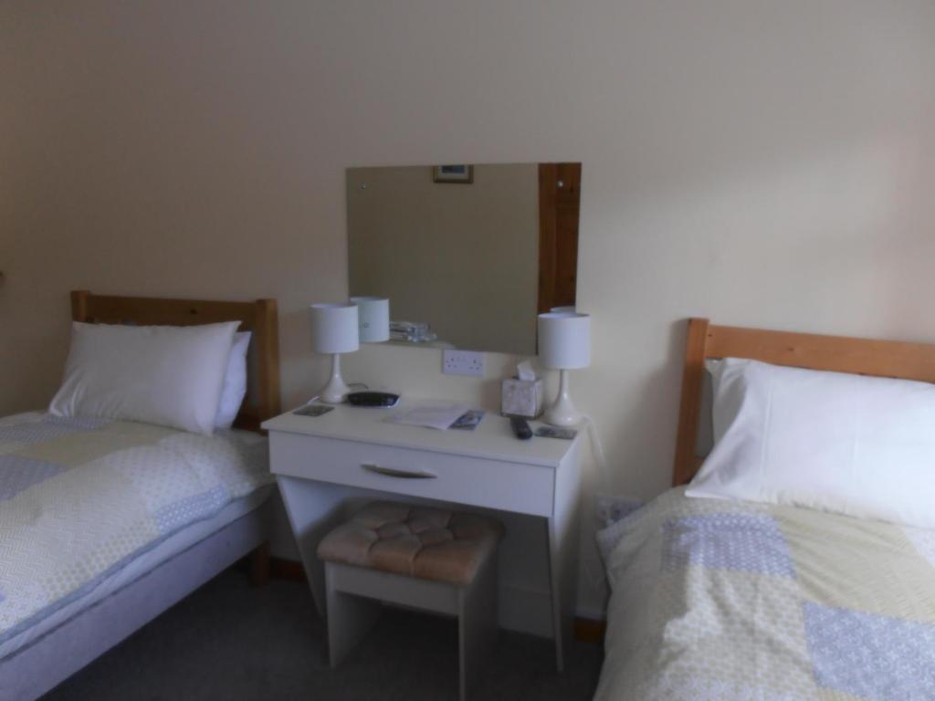 Postel nebo postele na pokoji v ubytování Larkfield House B&B, Ballycasheen Kerry V93 WD51