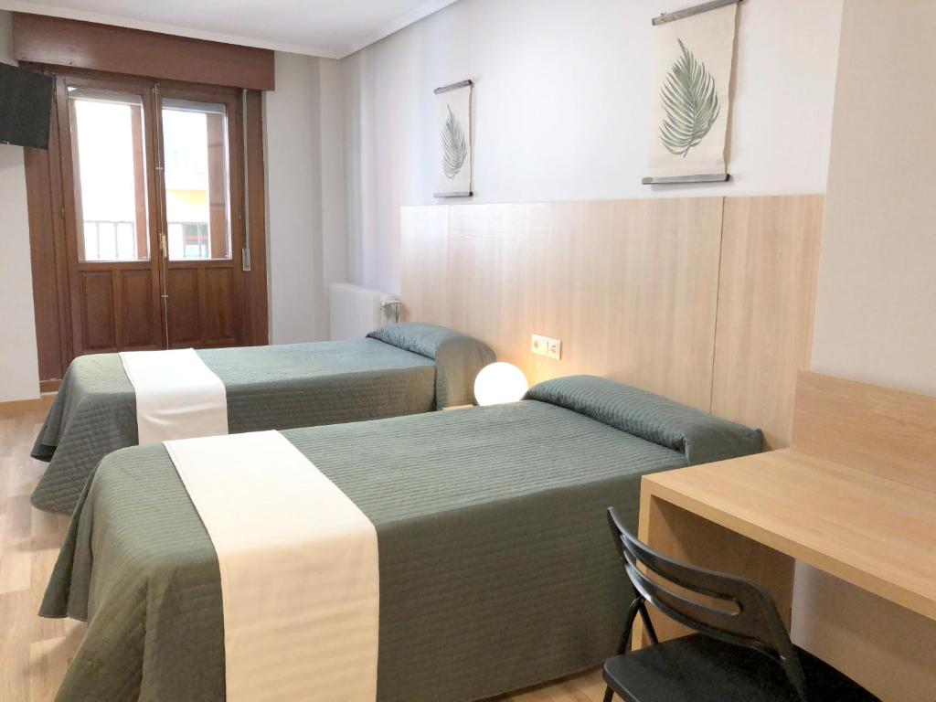Postel nebo postele na pokoji v ubytování Bearan Bar & Rooms