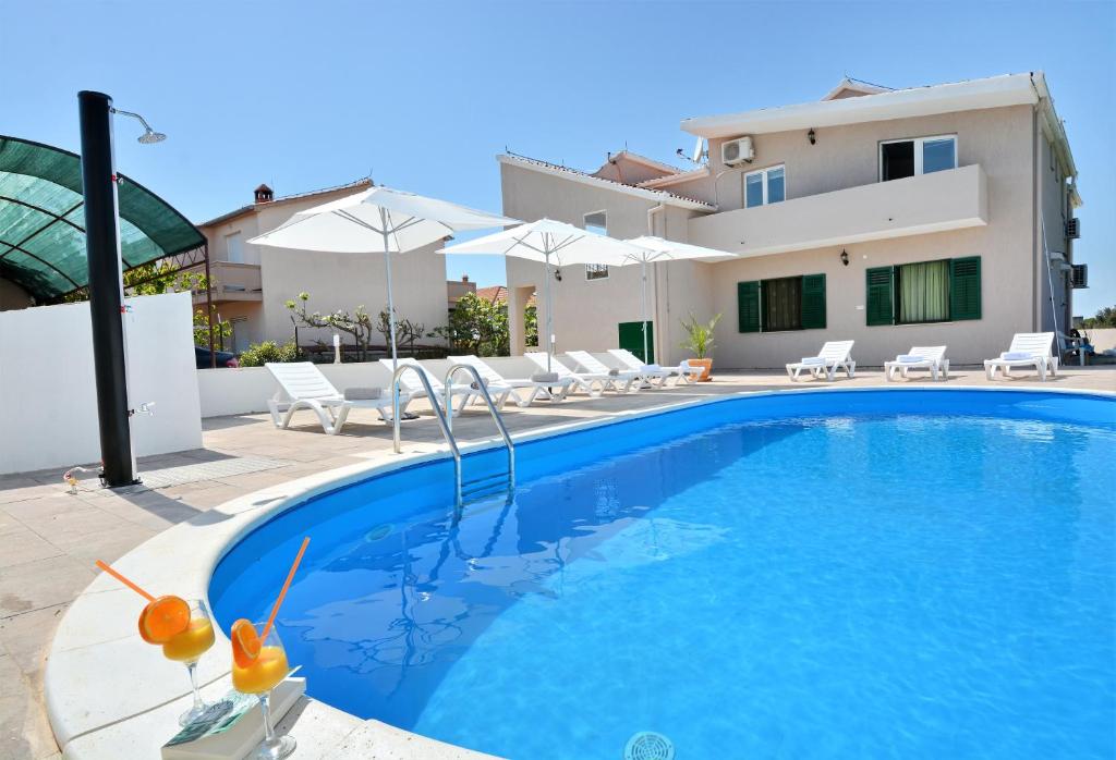 The swimming pool at or close to Villa Allegro
