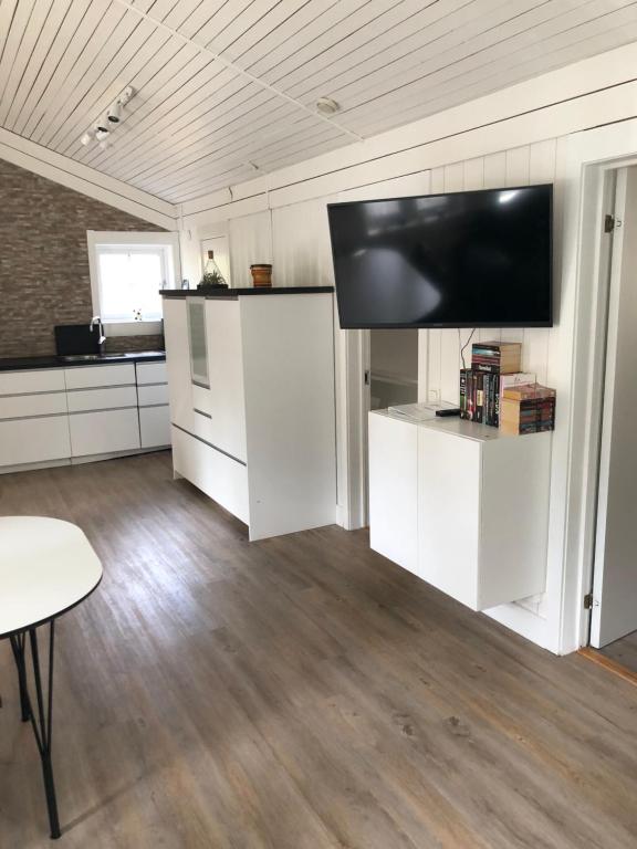 Hällestrand Cottage -Sillen - Two-Bedroom Villa