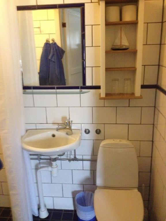 Koupelna v ubytování Blåsingsborgs Gårdshotell på Österlen