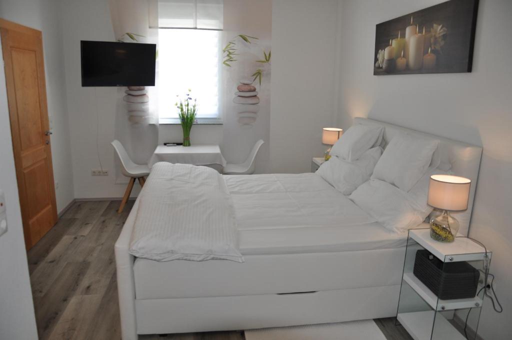 TV a/nebo společenská místnost v ubytování Gästezimmer Resi