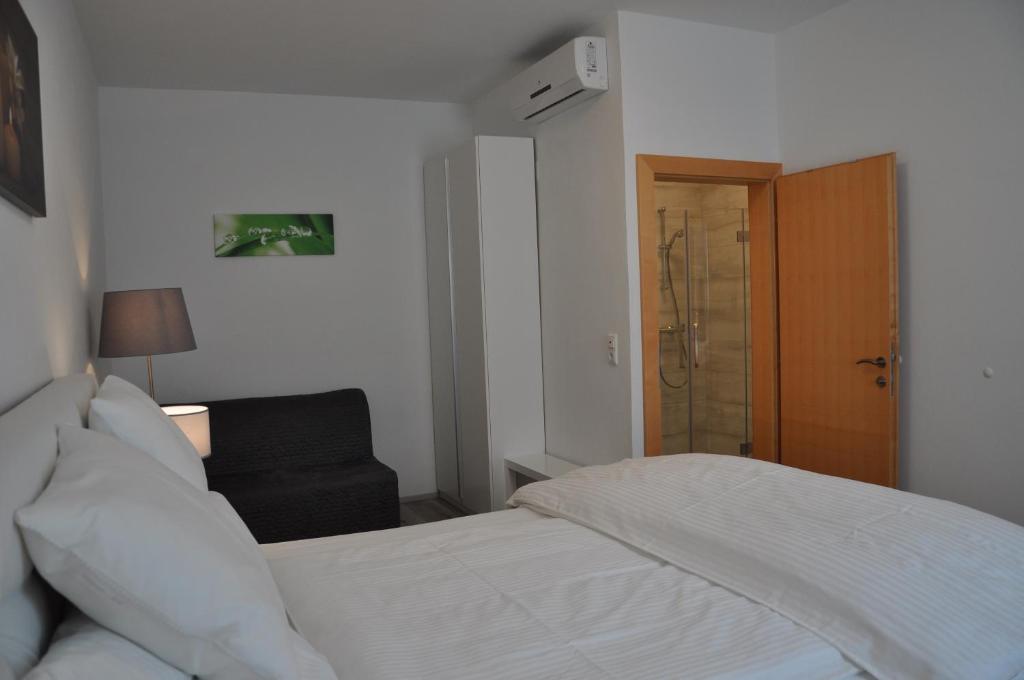 Postel nebo postele na pokoji v ubytování Gästezimmer Resi