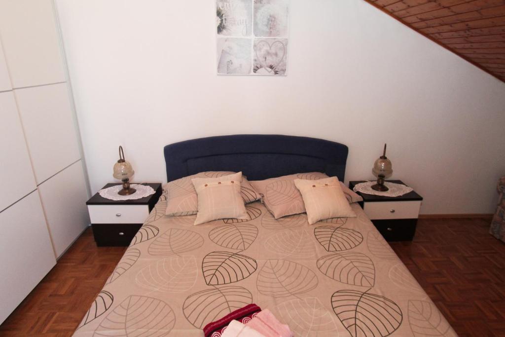 Postel nebo postele na pokoji v ubytování Apartment Vatrogasac