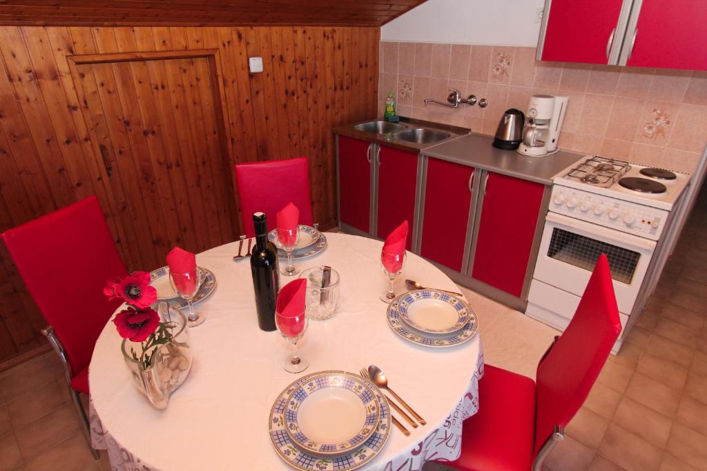 Kuchyň nebo kuchyňský kout v ubytování Apartment Vatrogasac