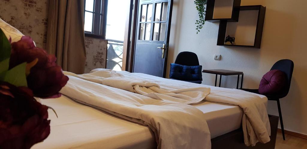 Postel nebo postele na pokoji v ubytování Envoy Hostel and Tours