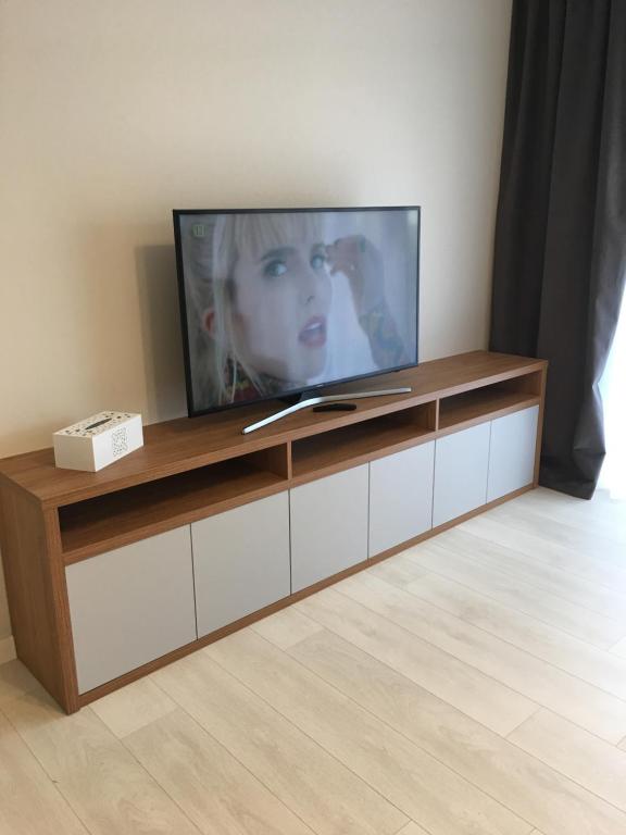 Televízia a/alebo spoločenská miestnosť v ubytovaní Studio 33 z Ogrodem