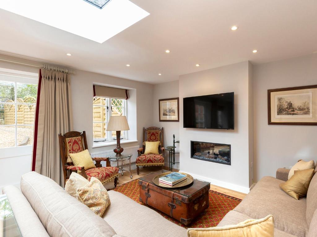 a living room with a couch and a tv at 14 Vineyard Street in Winchcombe