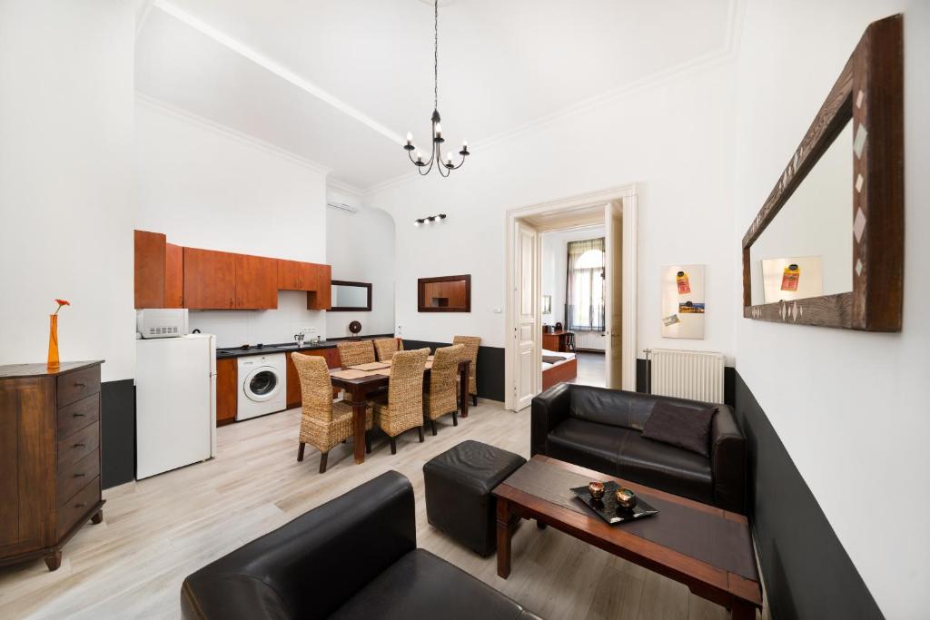 Karma Boutique Apartments - Deluxe Three-Bedroom Apartment
