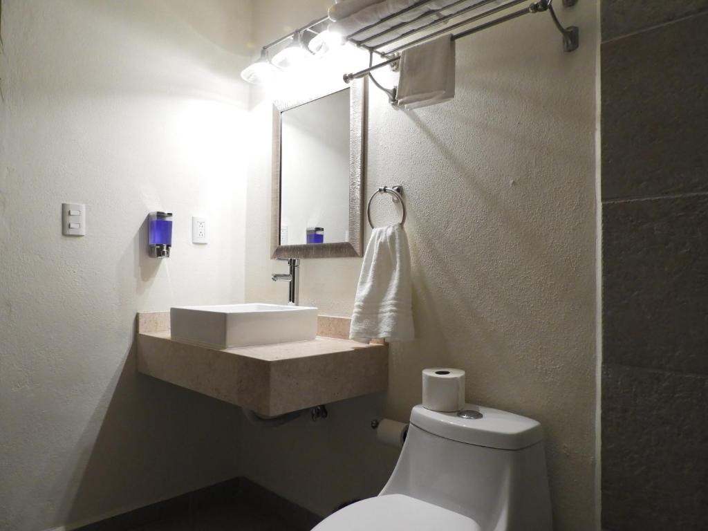Un baño de Casona San Cayetano Suites & Lofts by SCE