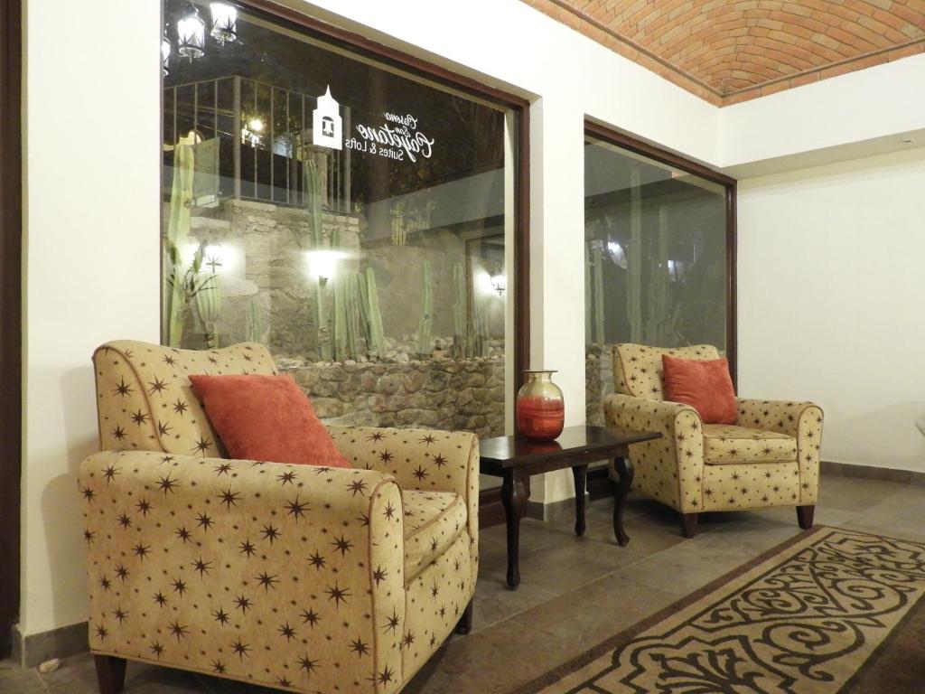 Un lugar para sentarse en Casona San Cayetano Suites & Lofts by SCE