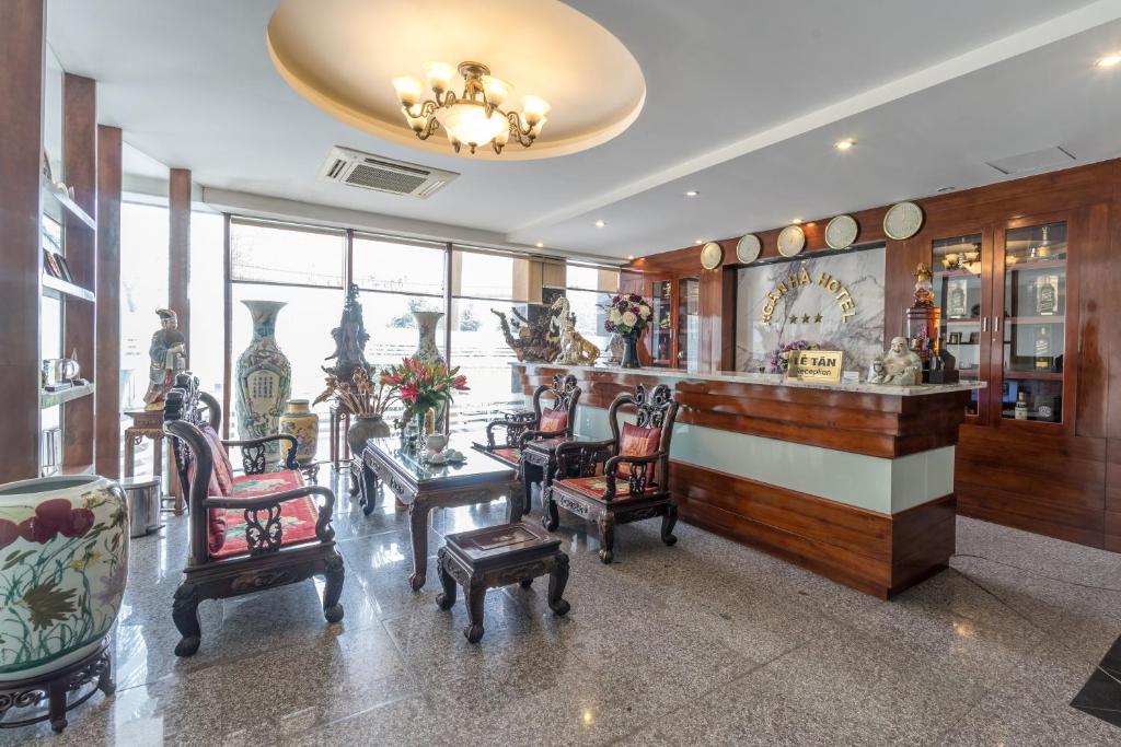 Lounge nebo bar v ubytování Ngan Ha Hotel Long Bien