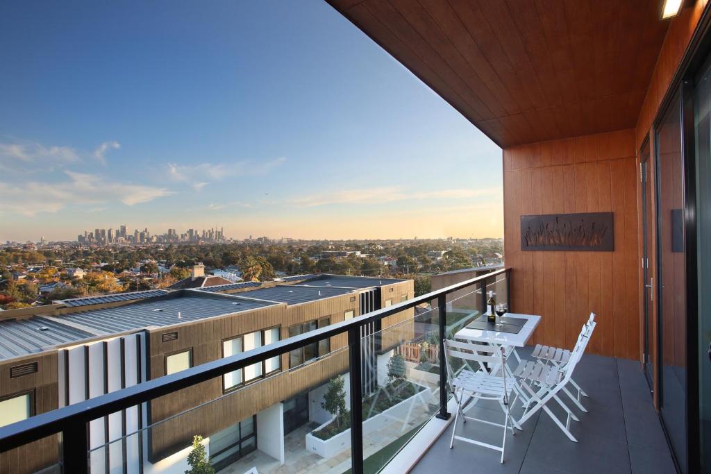 a balcony with a view of the city at StayCentral - Northcote Hill Penthouse in Melbourne