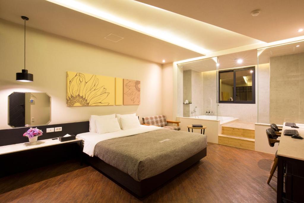 Gallery image of 2 Heaven Hotel Seomyeon in Busan