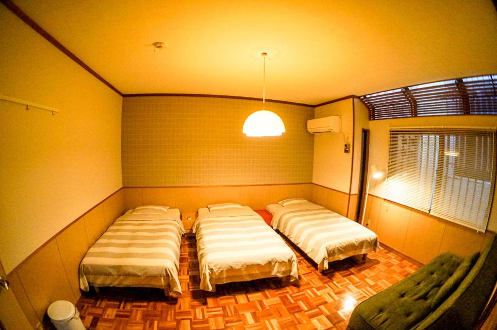 เตียงในห้องที่ Endless Summer Okinawa South