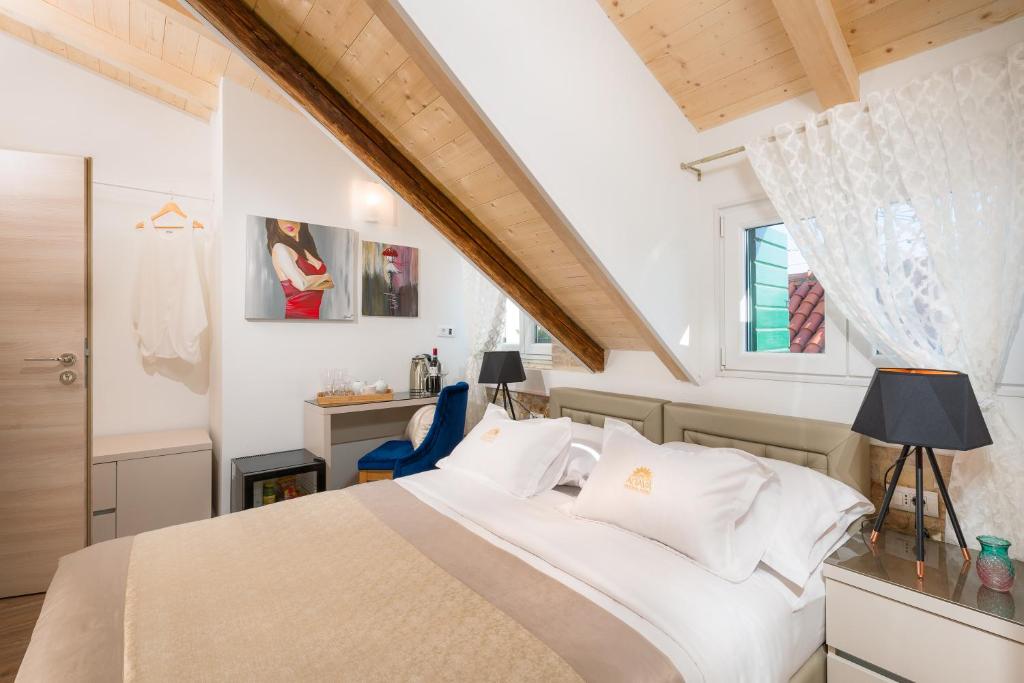 Postel nebo postele na pokoji v ubytování Agava Lux Rooms&Pool