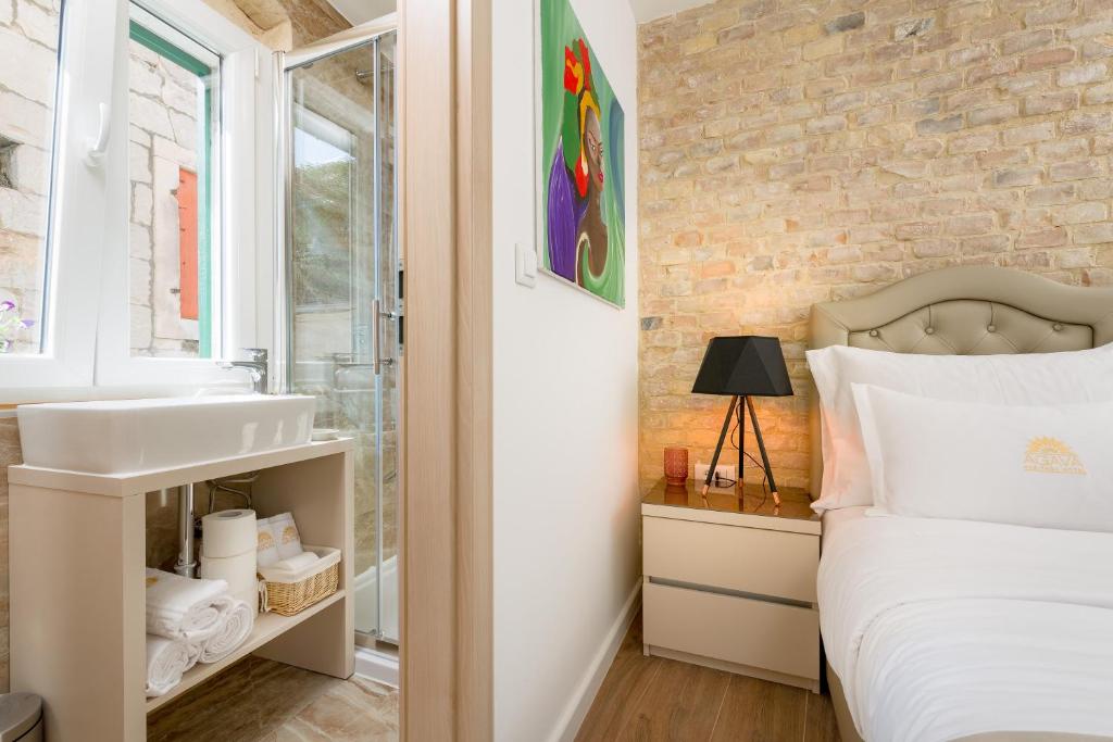 Postel nebo postele na pokoji v ubytování Agava Lux Rooms&Pool